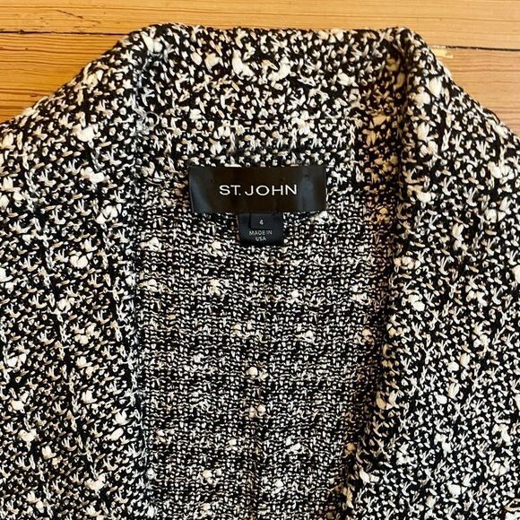 St. John rayon wool textured blend knit blazer. Size 4. - Picture 4 of 13